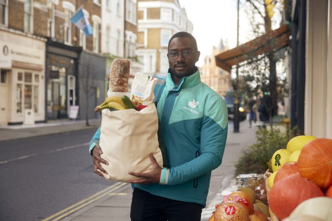 Deliveroo takes on the high street in grocery push