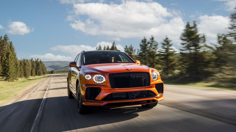 In terms of ride and handling, the Speed strikes a balance approximately mid-way between the isolating luxury of a Rolls-Royce Cullinan and the unashamed aggression of the Lamborghini. 