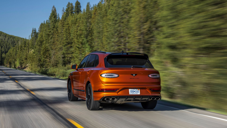 The Bentayga Speed has more attitude than I’d expected. It feels poised and purposeful from behind the wheel, and sounds like a Mercedes-AMG G63 rumbling through Knightsbridge. 