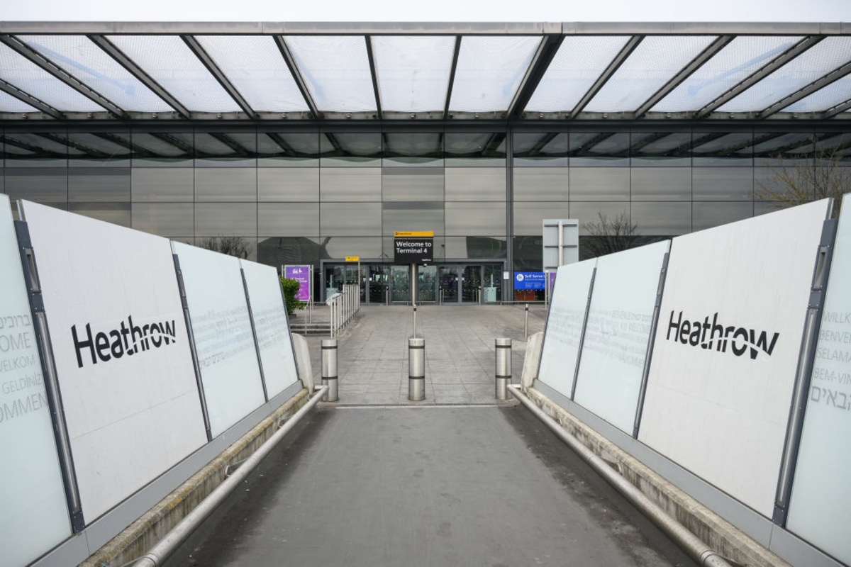 Ministers open door to phased Heathrow third runway plan