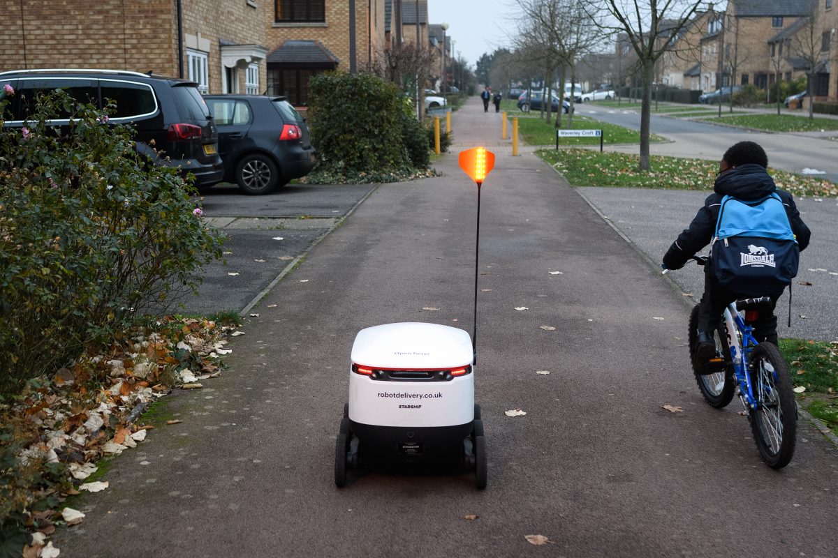 UK debate intensifies over pavement robots