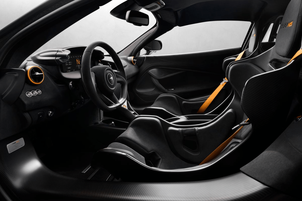 788HS terasa sederhana dan fokus pada pengemudi, seperti yang Anda harapkan dari McLaren