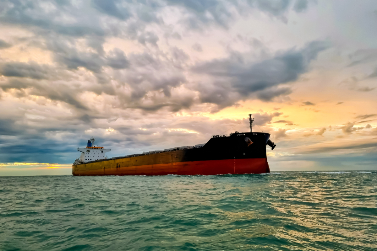 Oil Prices Fluctuate Amid Middle East Tensions and Iran-US Talks