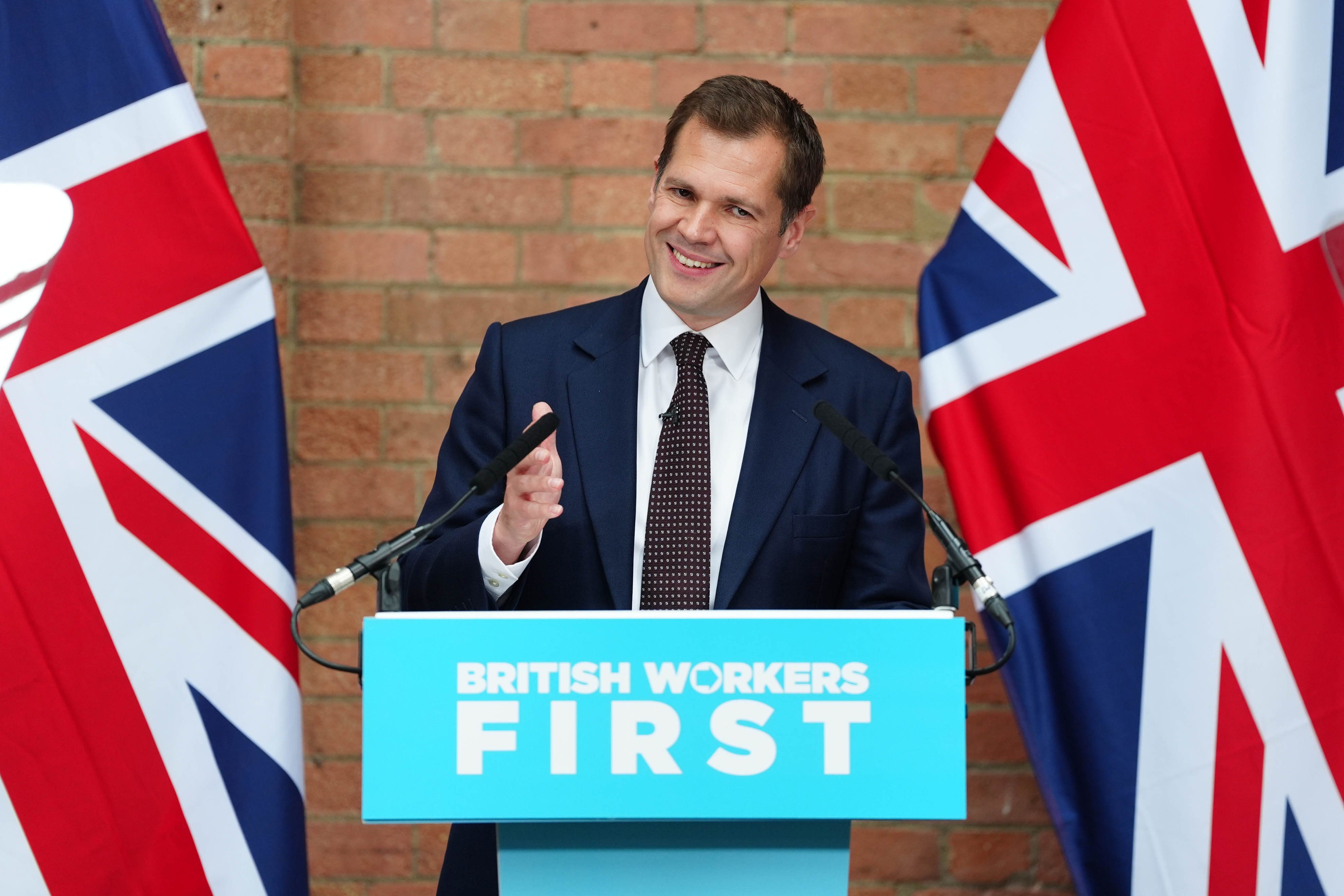 Reform UK pledges pay cuts for HMRC officials over long taxpayer wait times