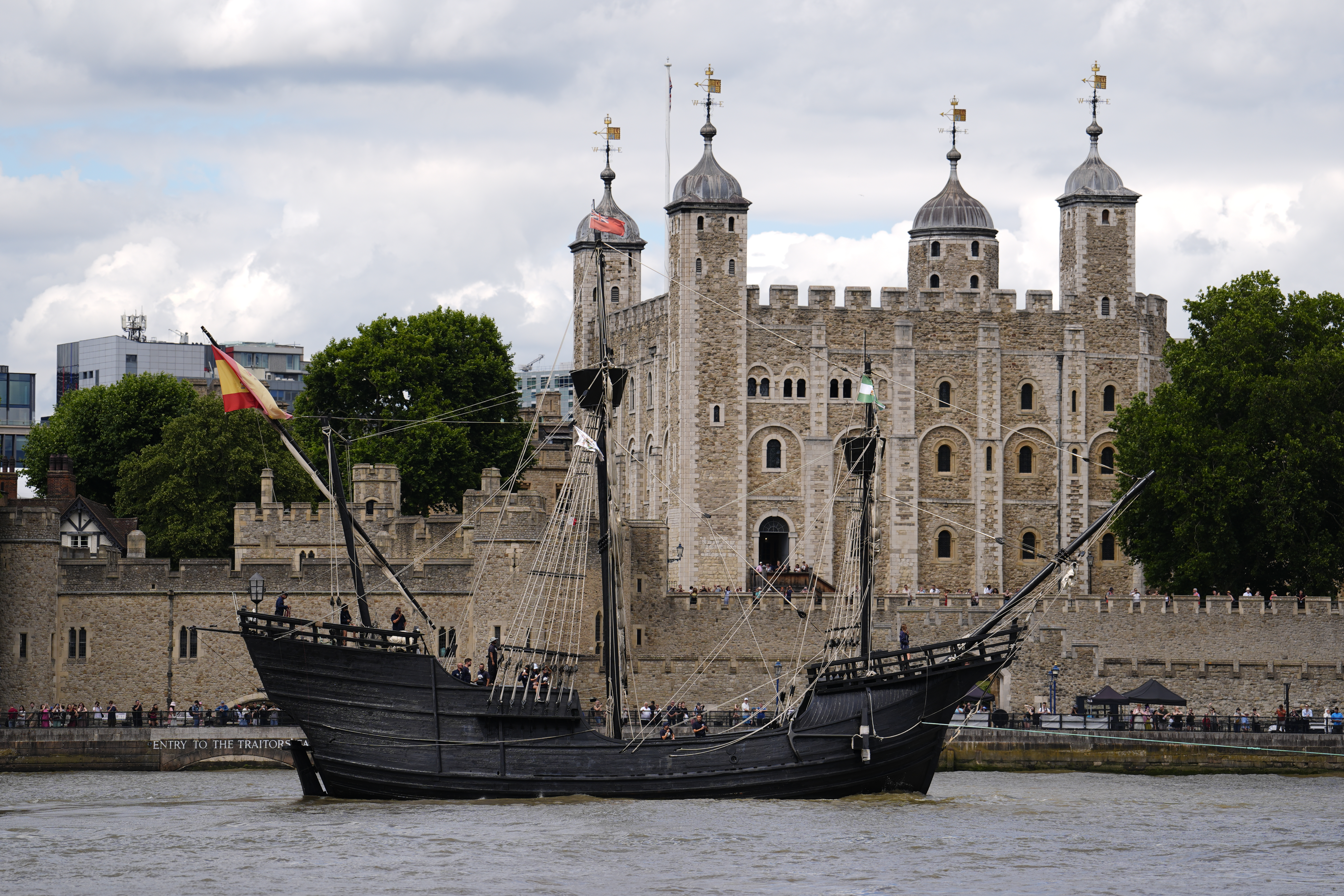 Tower of London skyscraper curbs could cost City £1.2bn