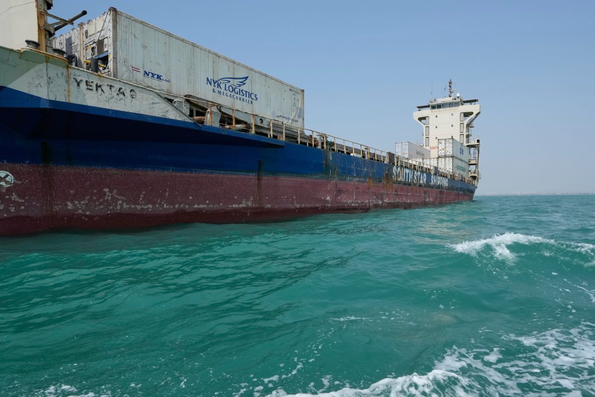 FTSE 100 Live: Stocks to fall as Strait of Hormuz comes under threat