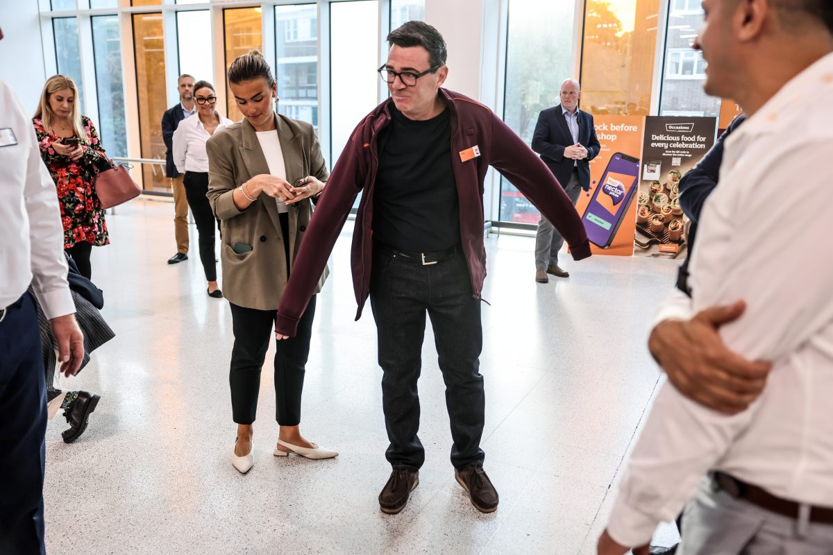 UK job seekers rise despite recovery in permanent hiring