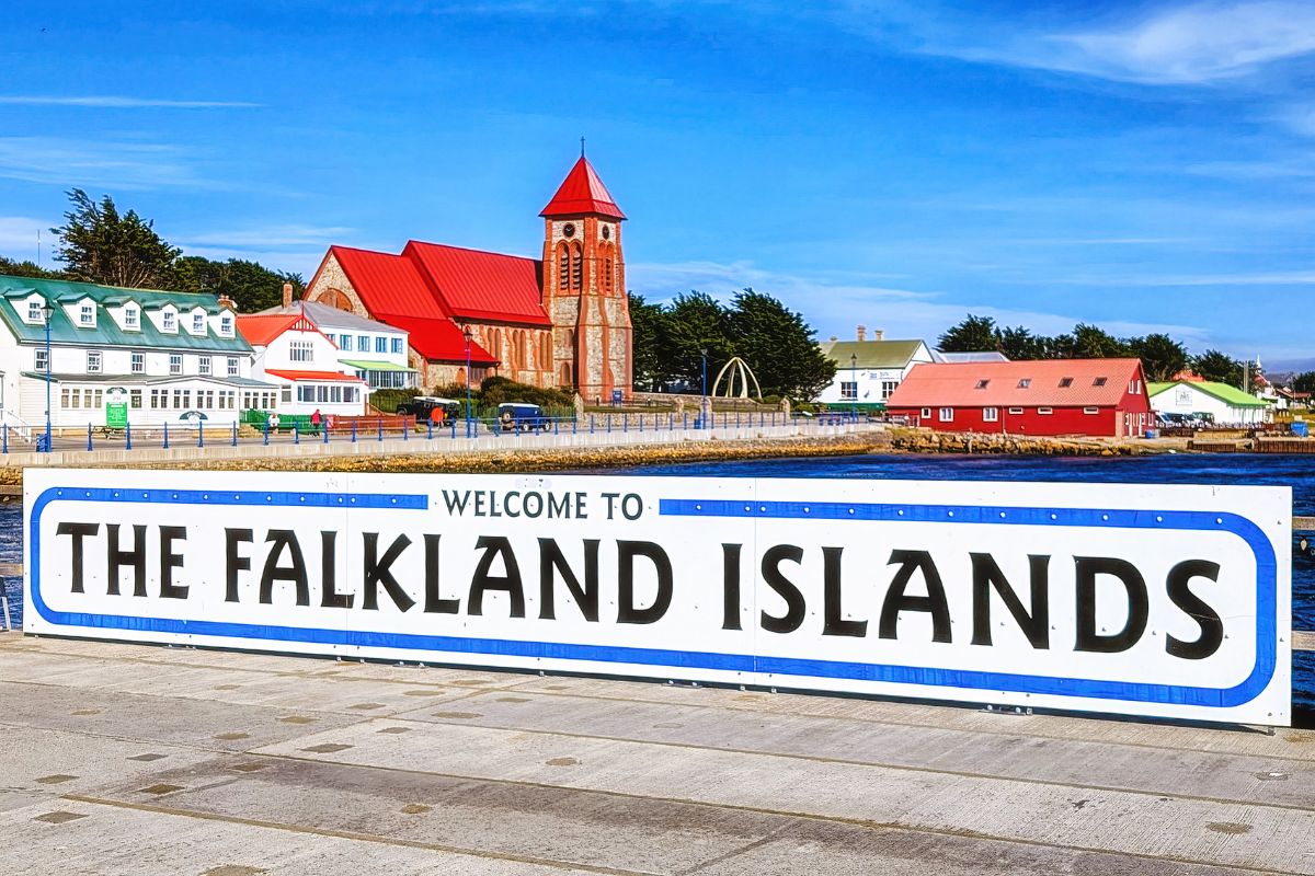 Iceland boss Richard Walker vows to open shop on Falkland Islands