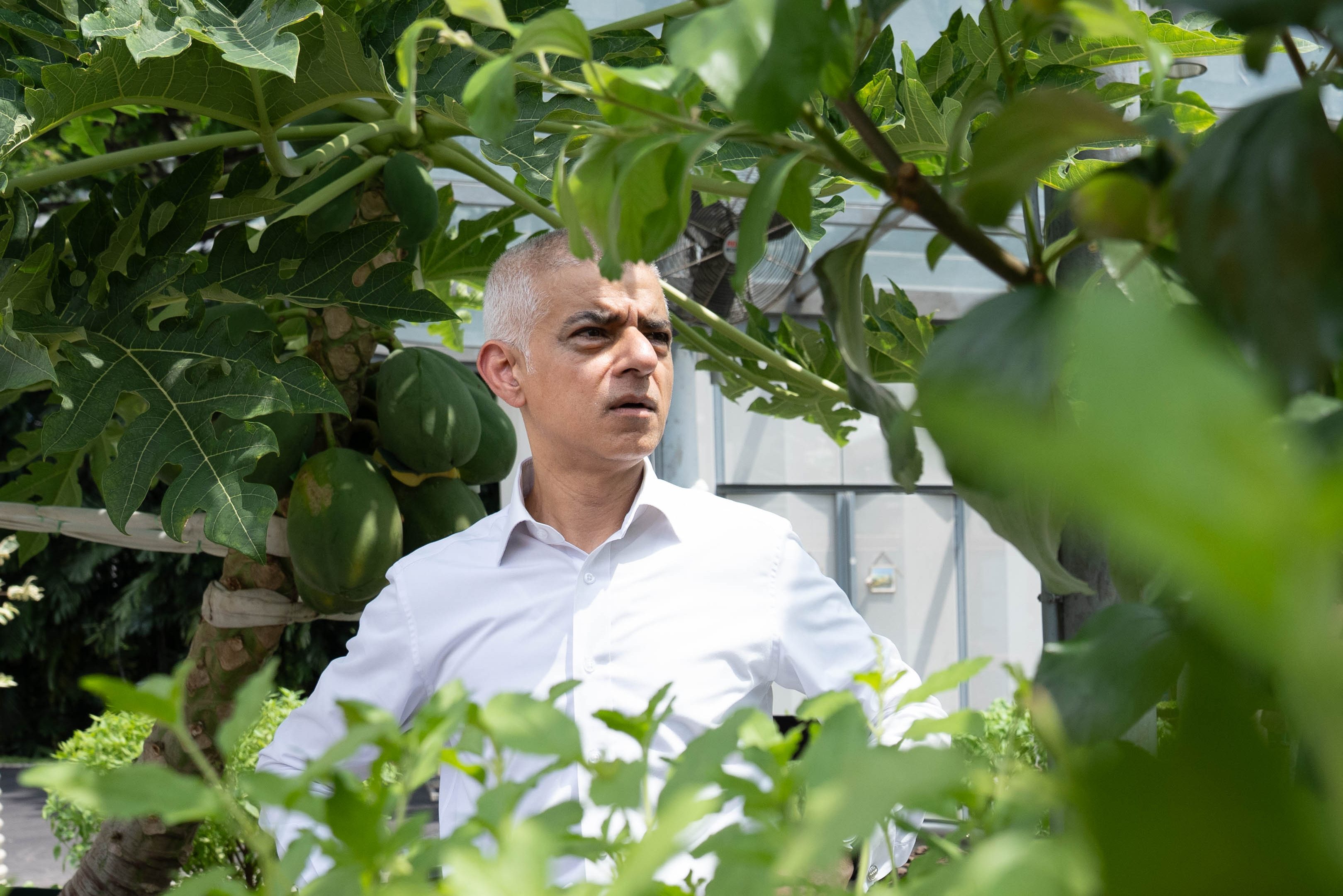 Khan urges Burnham to block Heathrow expansion over climate concerns