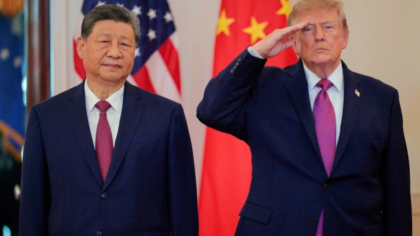 Xi Jinping and Donald Trump in suits, with US and Chinese flags during a state visit.