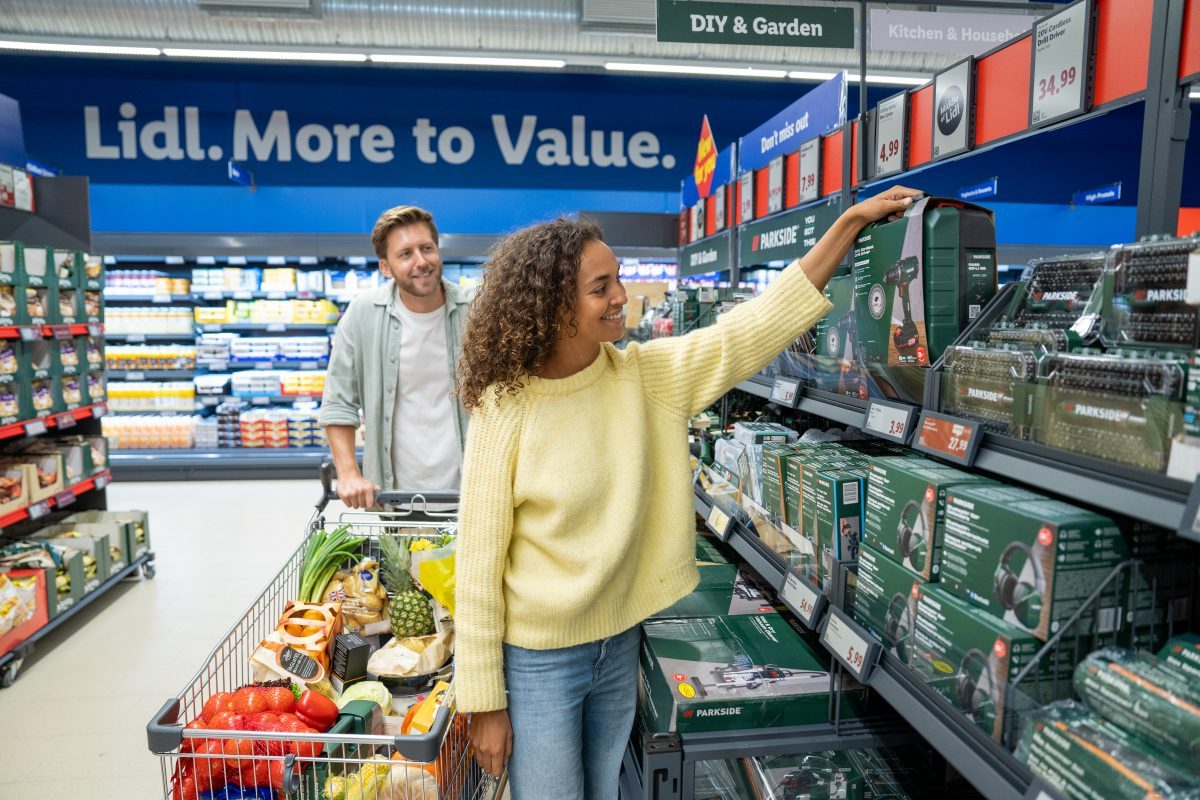 Lidl GB sales rise 10% as it overtakes Morrisons