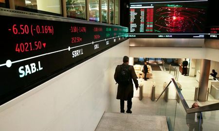 London Stock Exchange  (REUTERS/Suzanne Plunkett)
