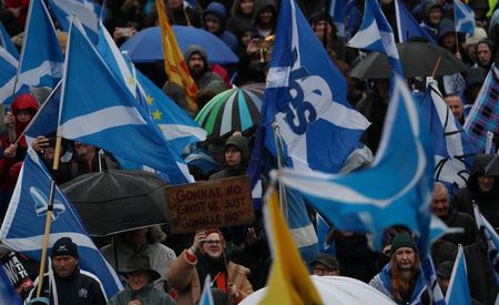 Demonstrators march for Scottish Independence through Glasgow City centre last January. (REUTERS/Russell Cheyne)