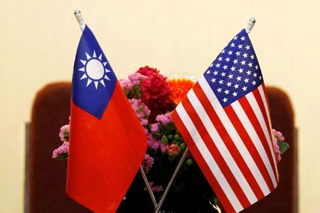Flags of Taiwan and U.S. Photo: Reuters